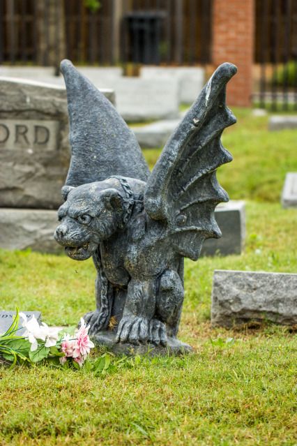 IMAGE: http://i238.photobucket.com/albums/ff109/wiffmajig/Gargoyle2-1.jpg