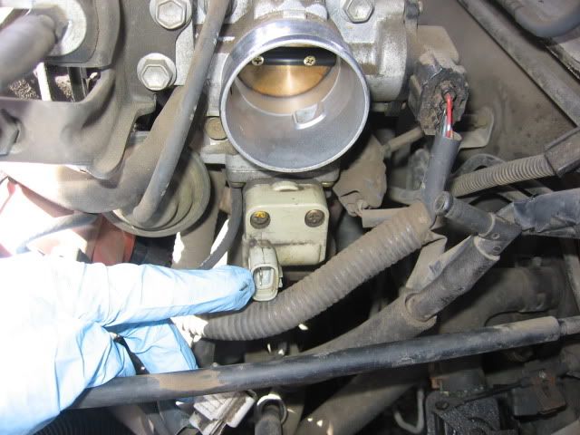 Clean idle air control valve 1998 toyota camry