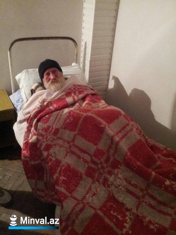 Пожилой бездомный мужчина размещен в 5-ю больницу (ОБНОВЛЕНО, ФОТО)
