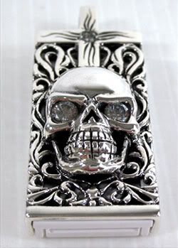 skull flash drive