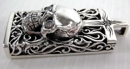 skull flash drive