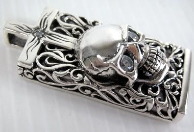skull flash drive