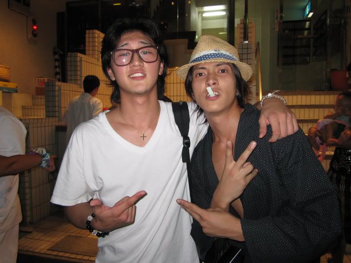 http://i238.photobucket.com/albums/ff219/watchful21/papaphotoP.jpg