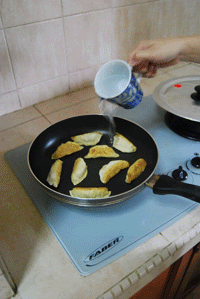 gyoza cooking