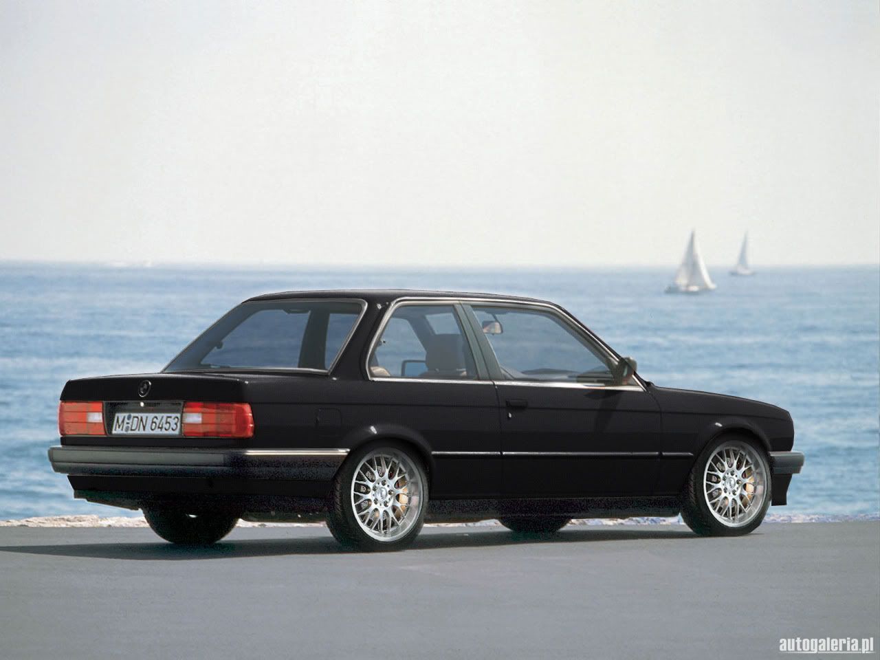 bmw_318i_1987_01_b1.jpg
